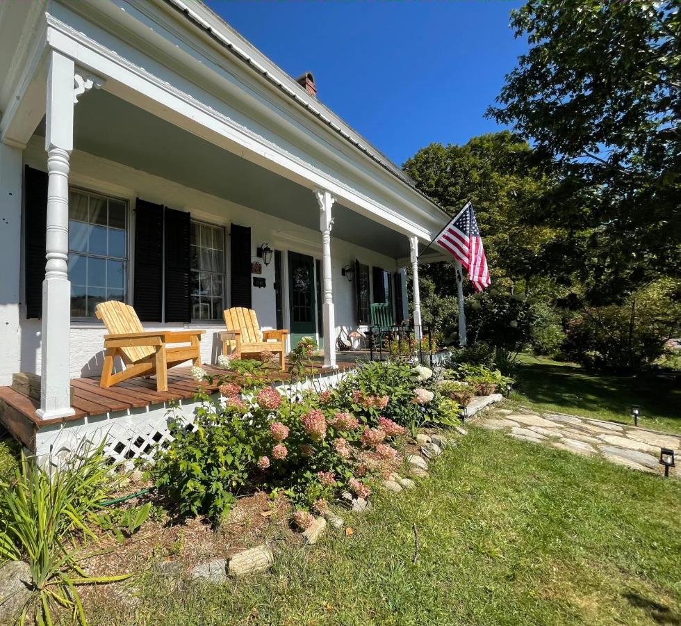 Stone Hearth Inn And Eatery Chester Exterior photo