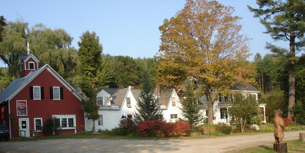 Stone Hearth Inn And Eatery Chester Exterior photo