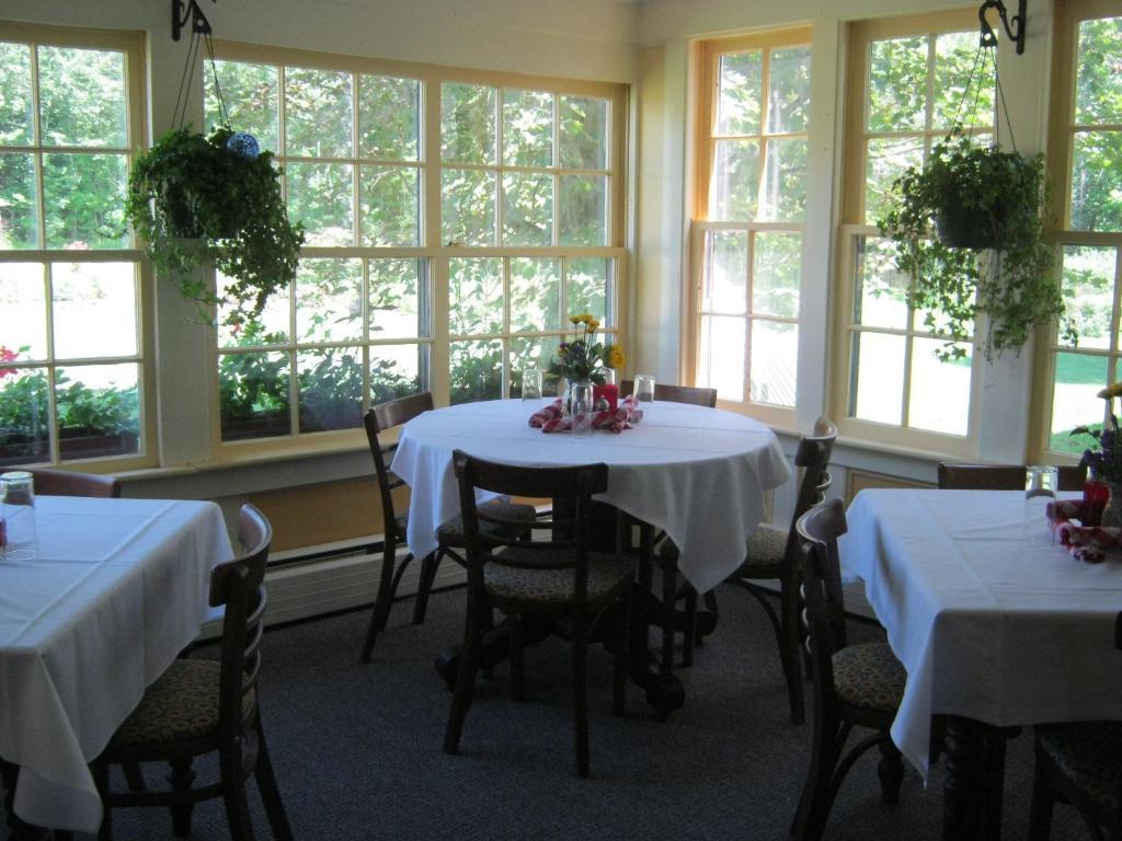 Stone Hearth Inn And Eatery Chester Exterior photo