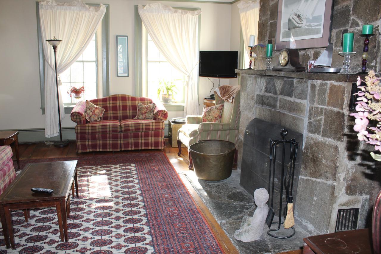 Stone Hearth Inn And Eatery Chester Exterior photo